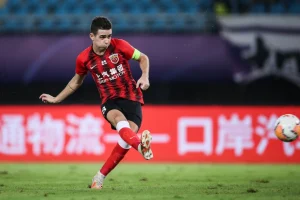 Brazilian midfielder Oscar returns to Sao Paulo