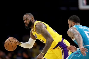 LeBron, Reaves dazzle as Lakers sink Blazers