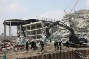 Myanmar quake death toll nears 700 as international aid starts to arrive