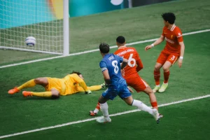 Chelsea sink champions Liverpool, Man Utd crash at Brentford