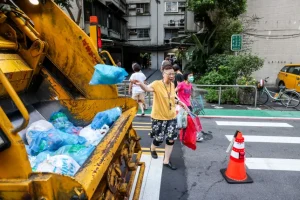 Taiwan’s garbage trucks offer classical music and a catch-up