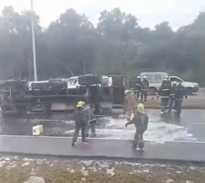 Traffic snarl-up as oil tanker overturns on Southern Bypass