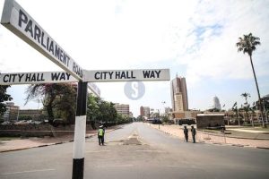 Ukinikula Haukujua Umeolewa? Angry Woman Confronts MP in Front of Parliament for Being a Deadbeat Dad