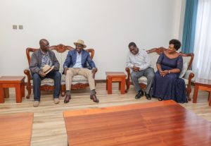 [PHOTOS] Ruto visits Wandayi at his Sidindi home