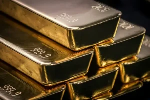 Gold tops $4,000 for first time as traders pile into safe haven