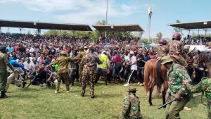 Police struggle to control large crowds during Raila’s body viewing in Kisumu