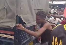 Siku za mwizi zimefika!!Thief caught and humiliated