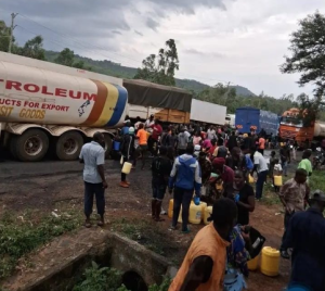 Fuel tanker crash triggers risky Oil rush in Kisumu
