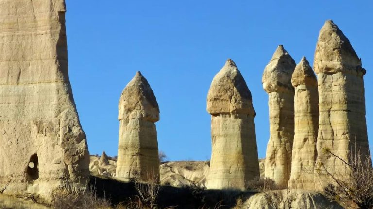 Women do find men with big penises more attractive, evolutionary study confirms