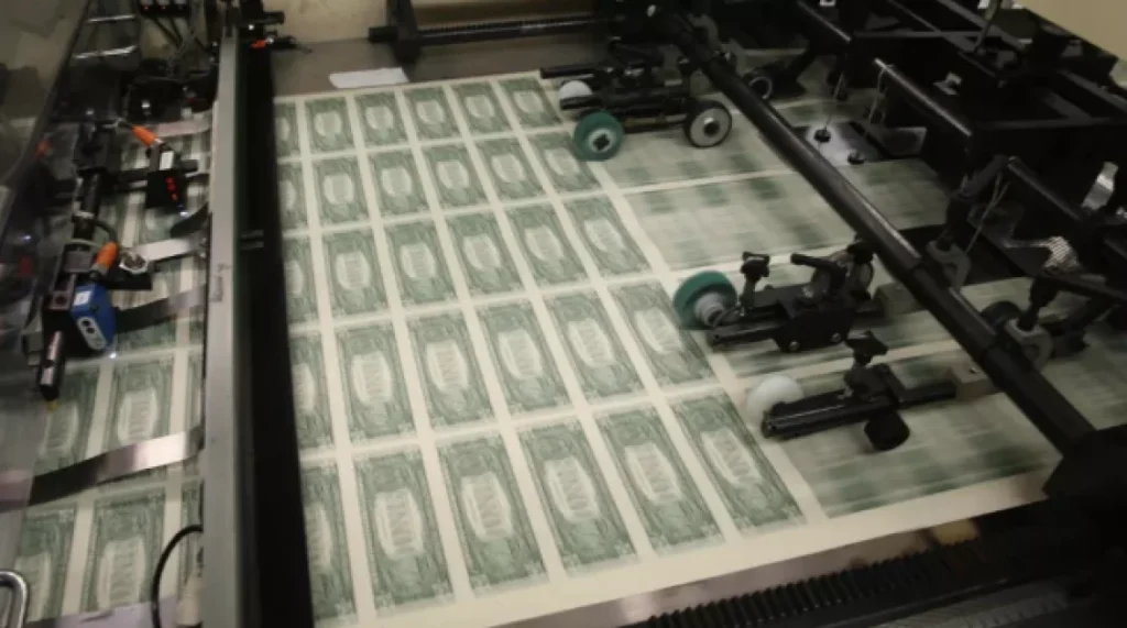 Why is the dollar profiting from Middle East war?