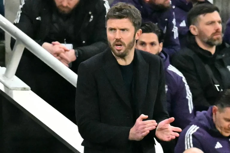 Carrick not chasing answer on Man Utd future