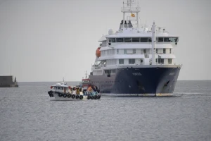 Hantavirus ship heads to Netherlands after passengers flown home