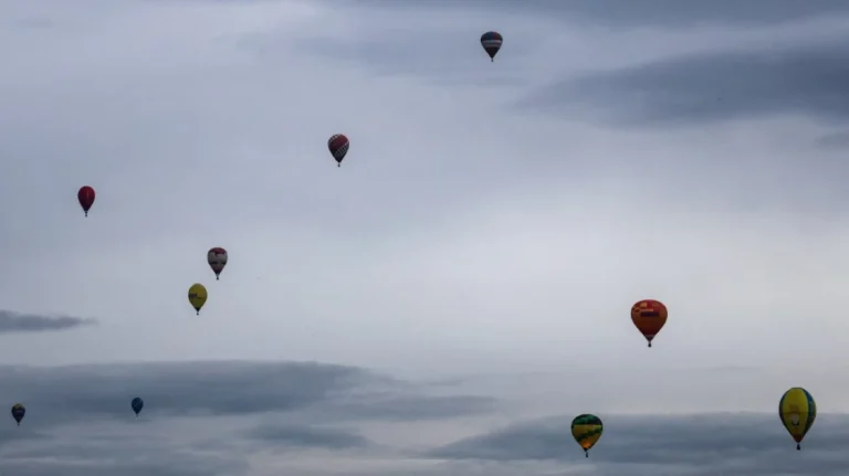 Man dies jumping from air balloon in the Netherlands