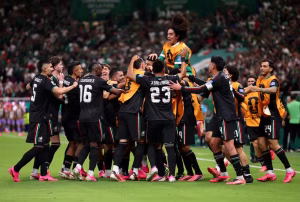 Mexico win group as Canada strike six