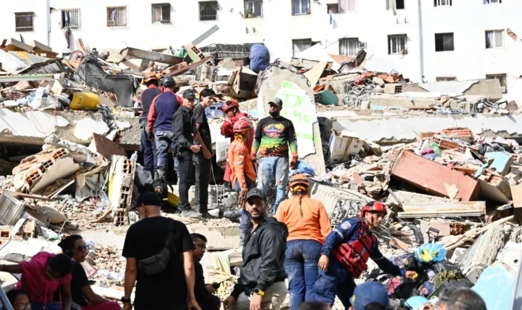 Venezuela earthquakes kill nearly 1,000, tens of thousands missing