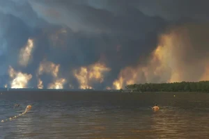 More than 160,000 flee out-of-control wildfires in France, Spain