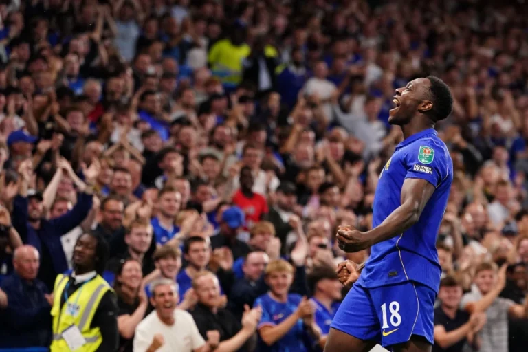 Welbeck scores first Chelsea goal in League Cup win over Luton