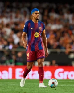 Barcelona’s Araujo heads to Liverpool on loan