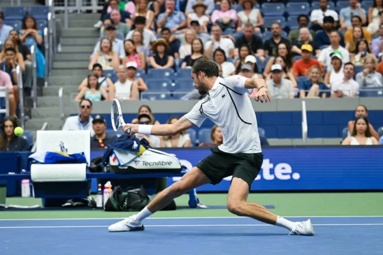 Medvedev advances without drama at US Open