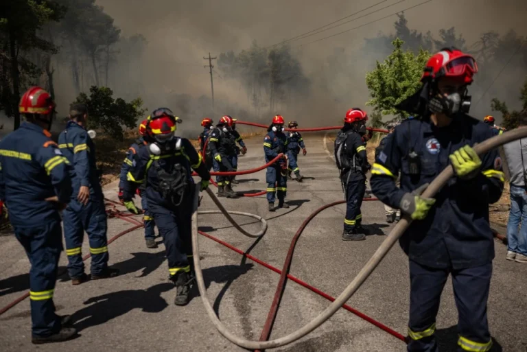 Helicopter crew killed in Greece fires