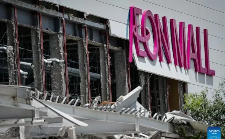 Two workers killed in blast after re-entering quake-hit Japan mall on boss’ order