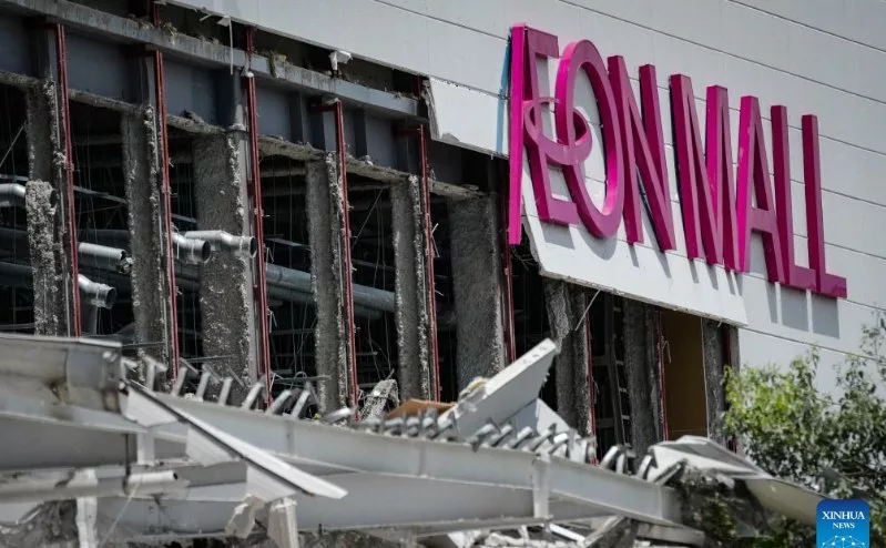 Two workers killed in blast after re-entering quake-hit Japan mall on boss’ order