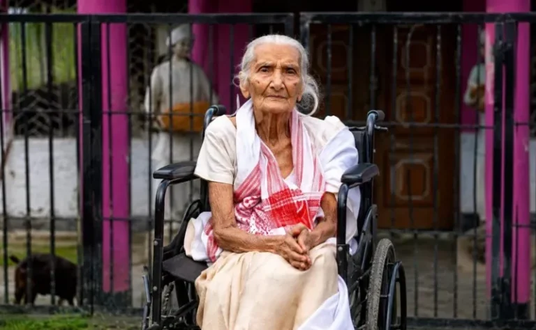 How a 97-year-old escaped deadly Indian floods on a banana log raft