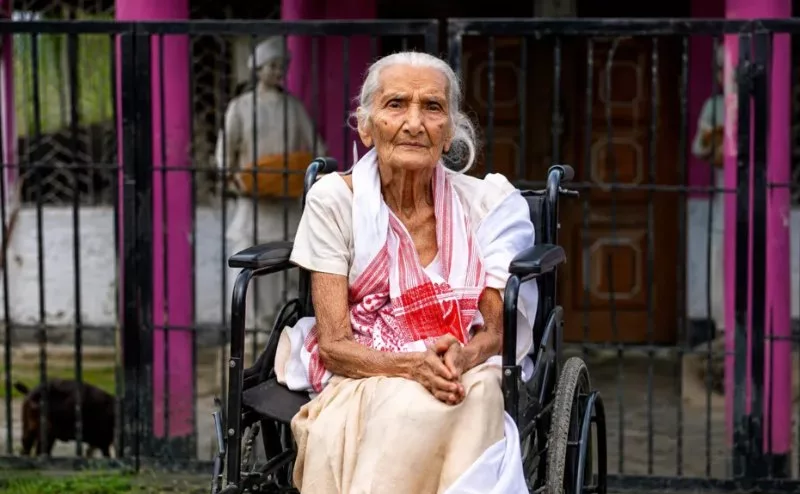 How a 97-year-old escaped deadly Indian floods on a banana log raft