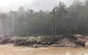 Rescuers struggling to reach disaster zone after more than 160 killed in Nepal-Tibet flash floods