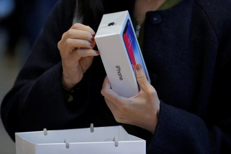Apple declares iPhone X and 2018 MacBook Pro obsolete