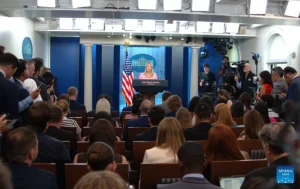Judge temporarily overturns Trump’s White House media ban