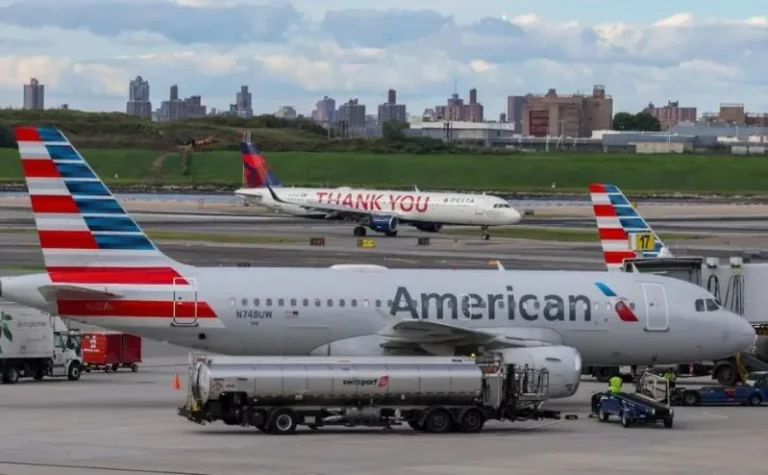 Flights at major US airports delayed after cable cut by construction workers