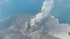 Indonesia volcano eruption leaves 270,000 stranded as airports extend closure