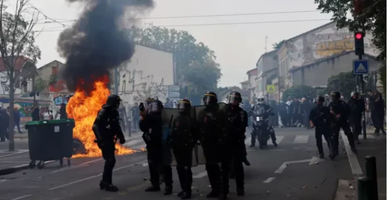 France closes up to 500 schools Monday over student protests
